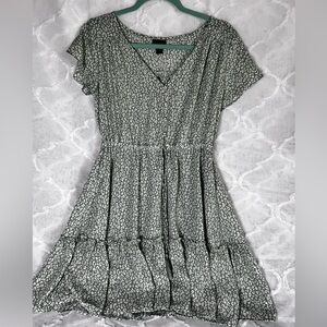 Daytrip Size Medium Green Floral Cinched Waist Ruffle V-Neck Tassel Short Dress